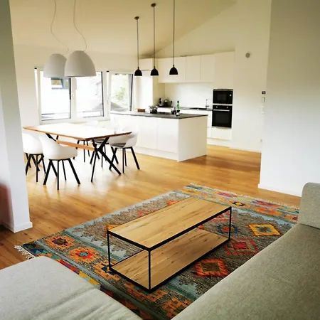 بيت للعطل Chalethaus-chiemsee - 268 Qm Am Chiemsee - Neubau برين ام شيميسي